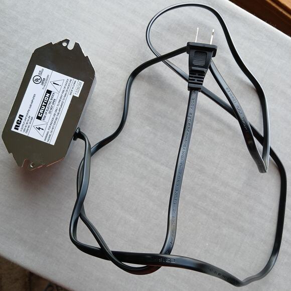 RCA 4 output UHF/VHF/FM 10dB Amplifier 120VAC 60Hz 2W item no. VH140R 50-900MHz - Picture 4 of 4